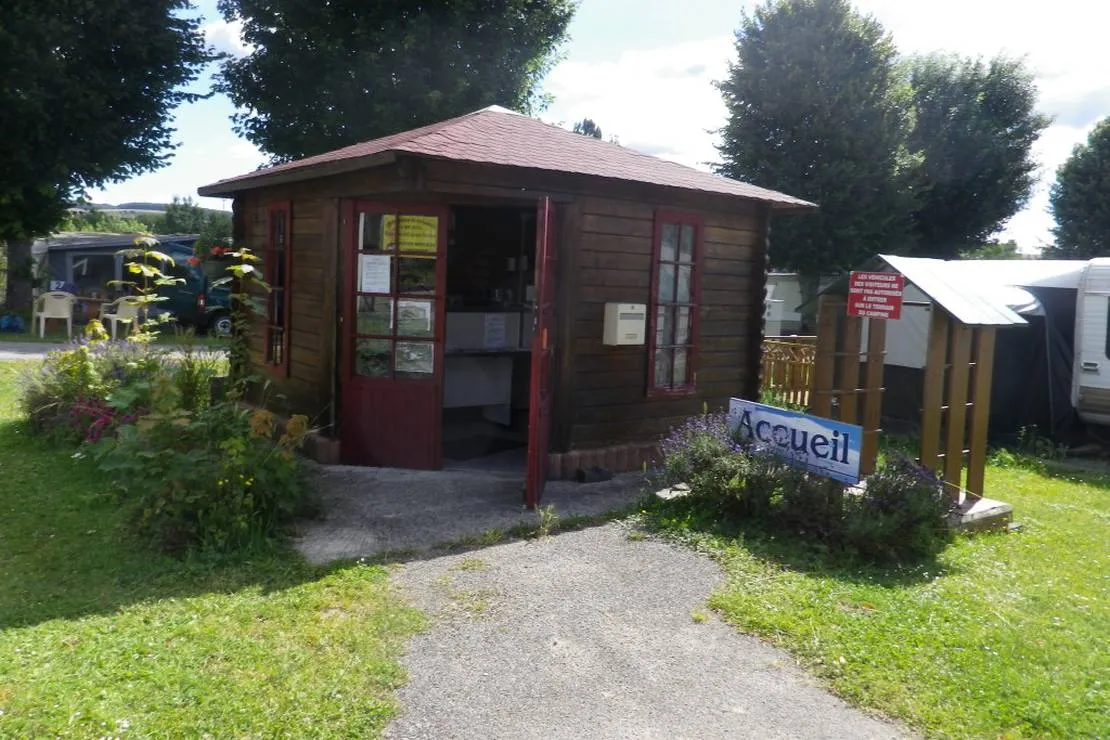 camping-les-ilys-haut-consenvoye-m51vm