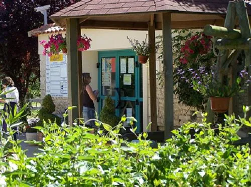 flower-camping-le-clos-cottet-angles-0d6lu