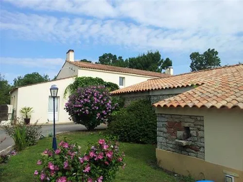 flower-camping-le-clos-cottet-angles-xon0i