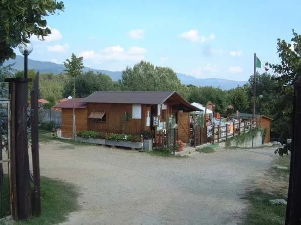 campeggio-il-capanno-poppi-dgs4d