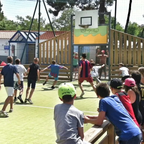 camping-les-pins-notre-dame-de-monts-raznf