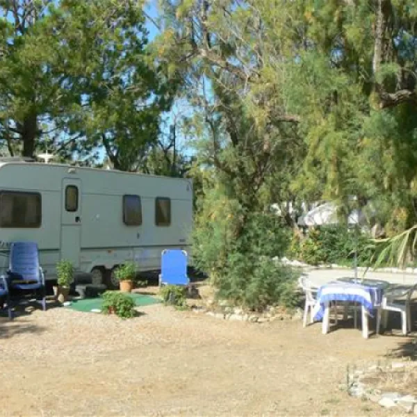 camping-elizabeth-rethymon-missiria-w3tc7