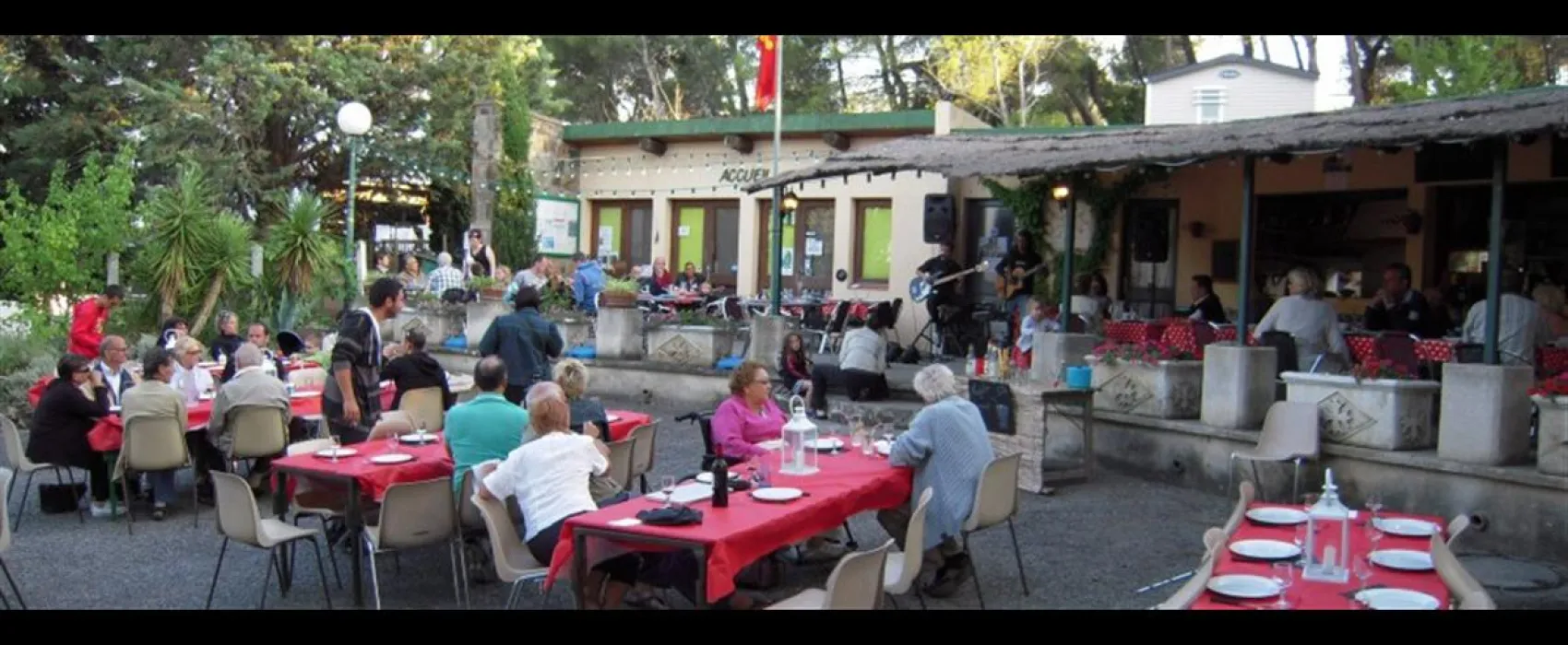Camping La Pinede  