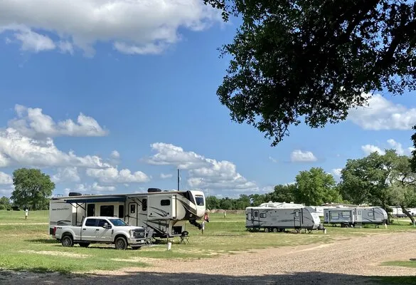 artesian-park-rv-campground-brenham-azxak