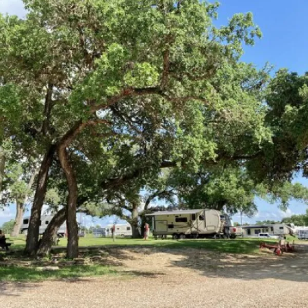 artesian-park-rv-campground-brenham-qbqp8