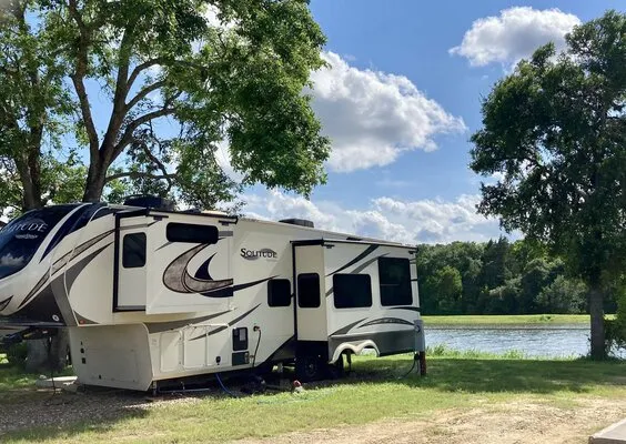 artesian-park-rv-campground-brenham-wihaj