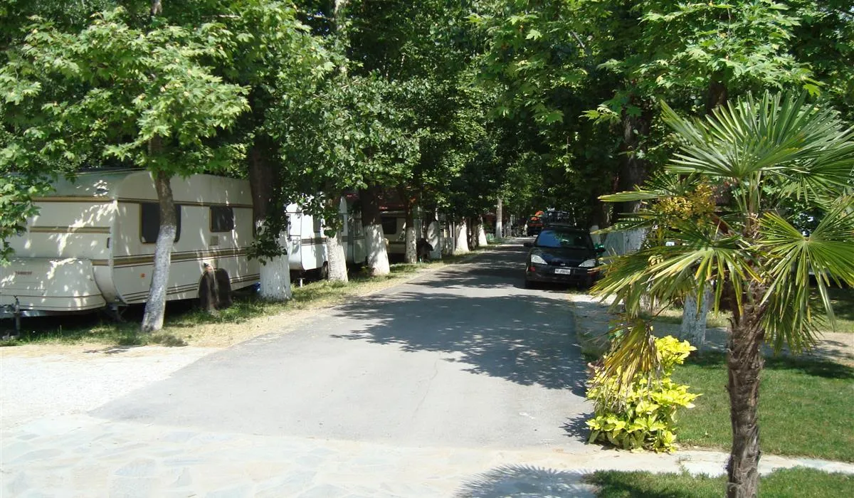 campsite-nireas-variko-bzdzu