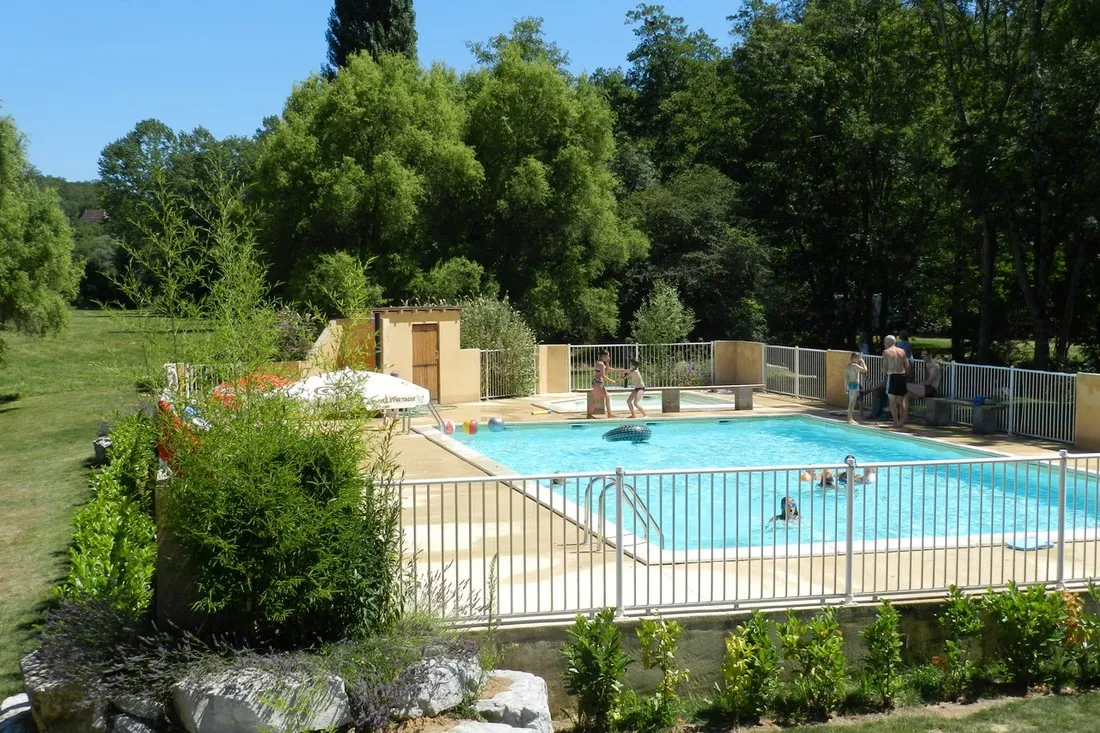 camping-le-douzou-domme-4vr3z