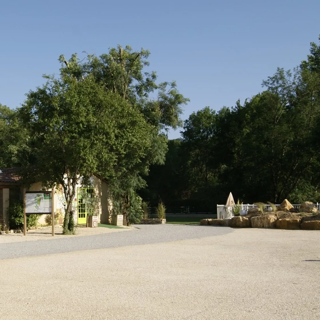 camping-le-douzou-domme-a3sg9