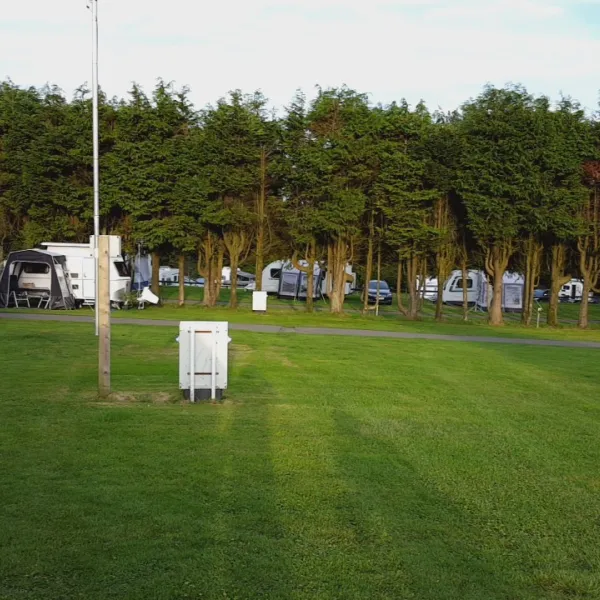 camping-caravanning-club-site-california-cross-ivybridge-yg0yc