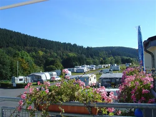 campingpark-kronenburger-see-hallschlag-figyx