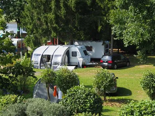 camping-land-an-der-elbe-bei-hamburg-stove-bei-drage-9ltwt