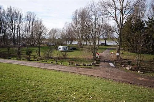 camping-land-an-der-elbe-bei-hamburg-stove-bei-drage-buz0x