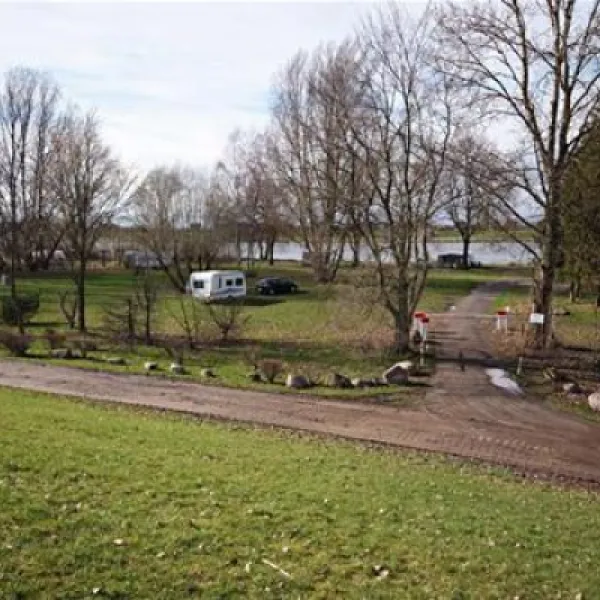 camping-land-an-der-elbe-bei-hamburg-stove-bei-drage-buz0x