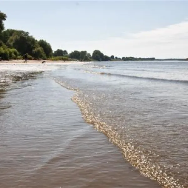 camping-land-an-der-elbe-bei-hamburg-stove-bei-drage-ia4ep
