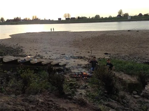 camping-land-an-der-elbe-bei-hamburg-stove-bei-drage-puqk5