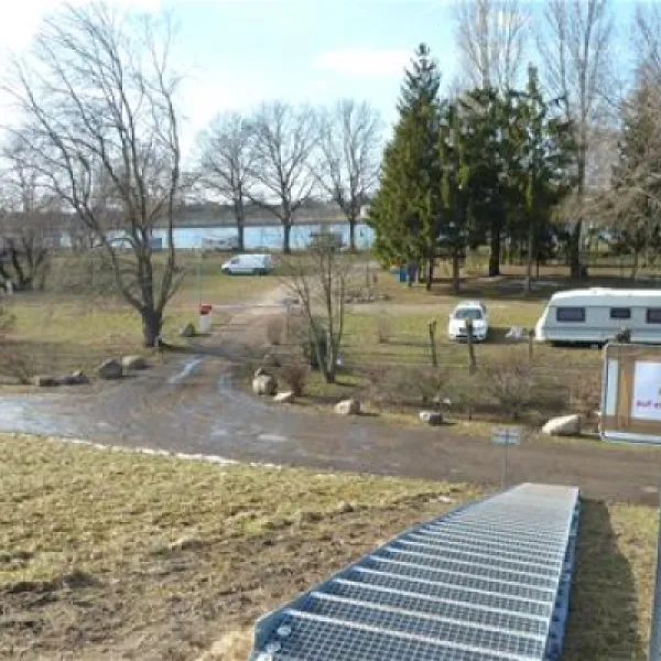 camping-land-an-der-elbe-bei-hamburg-stove-bei-drage-rgyvv