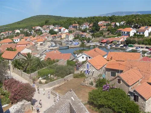 camping-nudist-vrboska-isnun