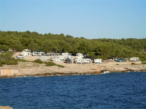 camping-nudist-vrboska-r8h8q