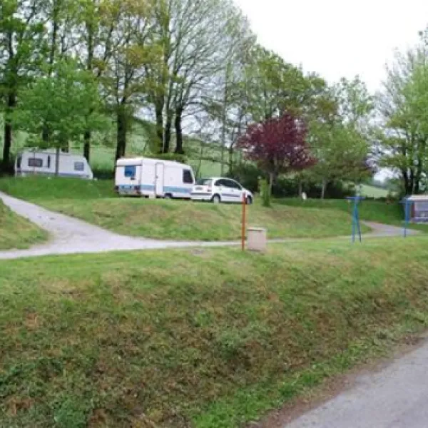 camping-municipal-les-adrets-murat-sur-vbre-4ng5k