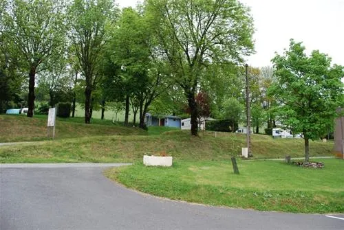 camping-municipal-les-adrets-murat-sur-vbre-7sgsh