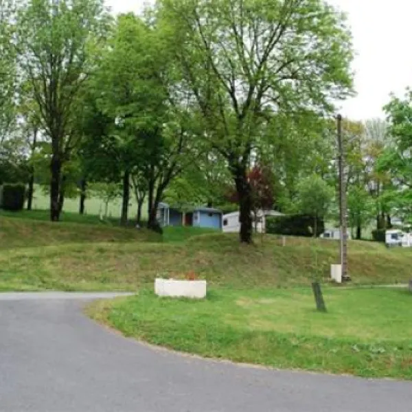camping-municipal-les-adrets-murat-sur-vbre-7sgsh