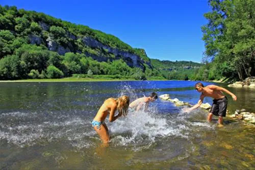 camping-la-riviere-lacave-leeaf