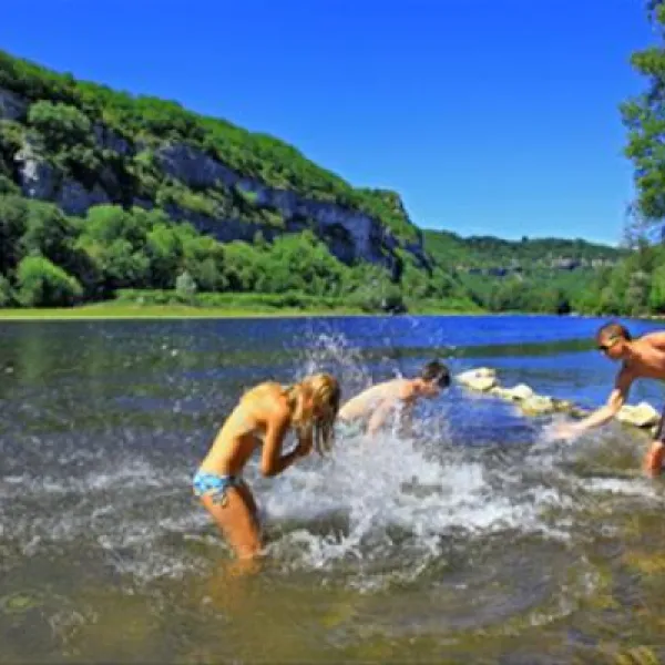 camping-la-riviere-lacave-leeaf