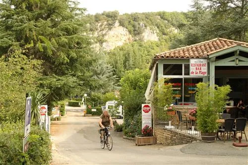 camping-de-la-plage-saint-cirq-lapopie-ajmpp
