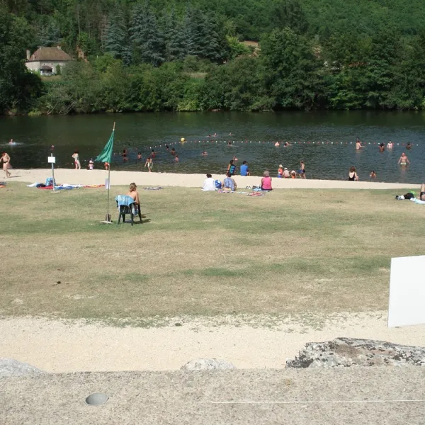 camping-de-la-plage-saint-cirq-lapopie-thjbu
