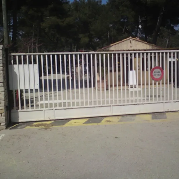 les-arbouses-le-castellet-sidzx