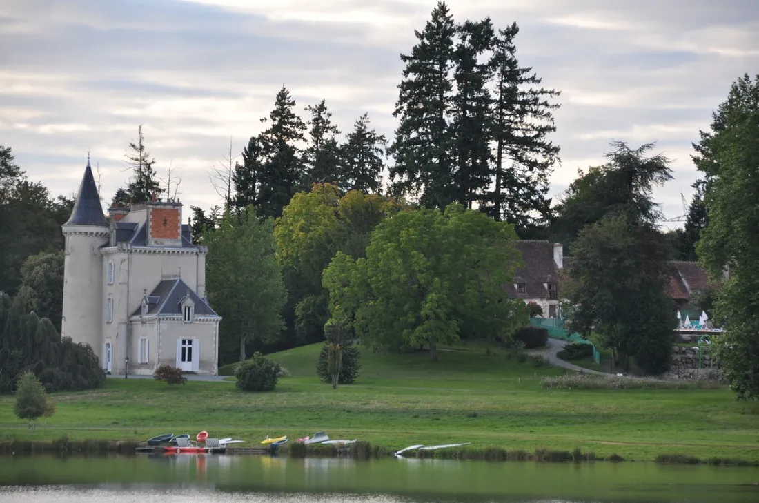 le-chateau-de-poinsouze-boussac-creuse-e5iun