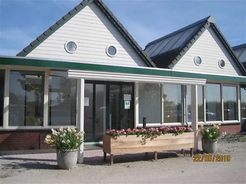 camping-op-hoop-van-zegen-noordwijkerhout-qy49r