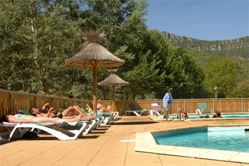 flower-camping-le-pont-du-tarn-florac-jj7tm
