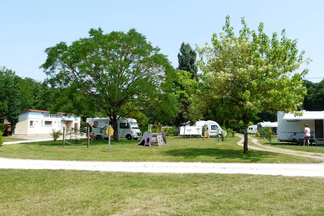 camping-des-lancieres-rogny-les-sept-ecluses-1jlmj