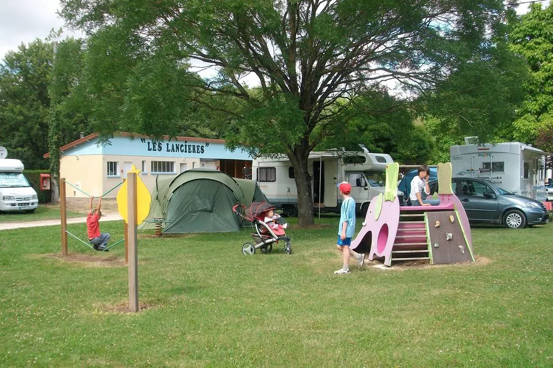 camping-des-lancieres-rogny-les-sept-ecluses-4hrhb