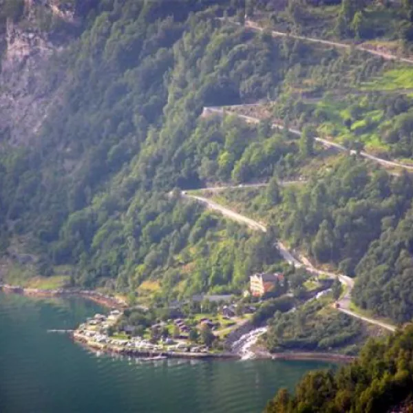 grande-hytteutleige-og-camping-geiranger-oxnvq