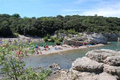 camping-les-cascades-la-roque-sur-cze-9mxyv