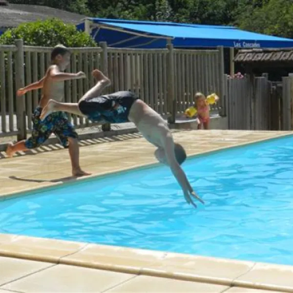 camping-les-cascades-la-roque-sur-cze-omfw1