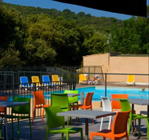 camping-les-cascades-la-roque-sur-cze-p7ne8