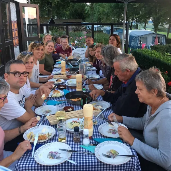 camping-um-bierg-tarchamps-9jjfn