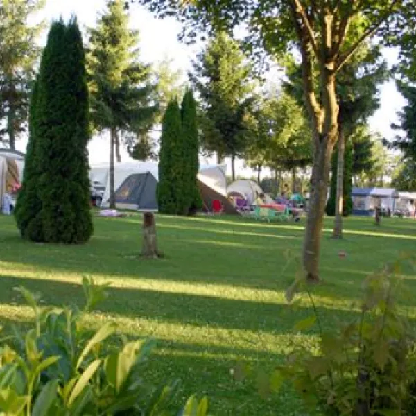 Camping Um Bierg