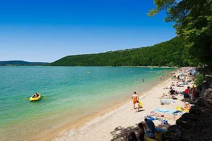 camping-domaine-de-chalain-jura-cbfnc