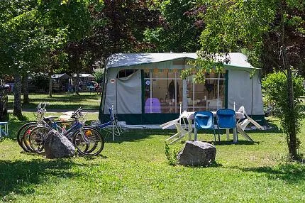 camping-domaine-de-chalain-jura-f6ckr