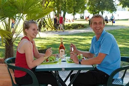 camping-domaine-de-chalain-jura-f9jll