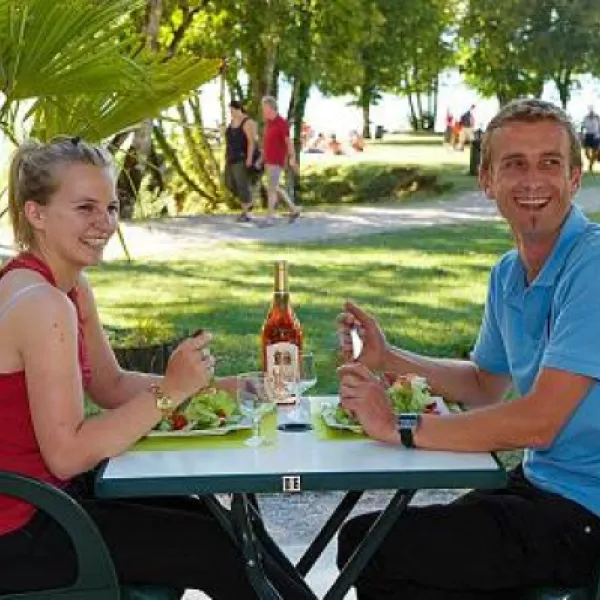 camping-domaine-de-chalain-jura-f9jll