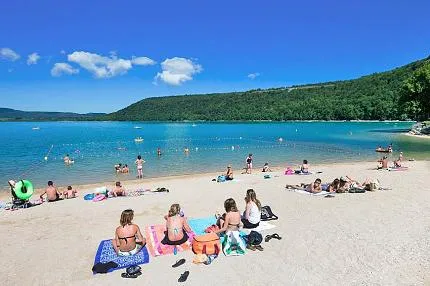 camping-domaine-de-chalain-jura-hh6pd