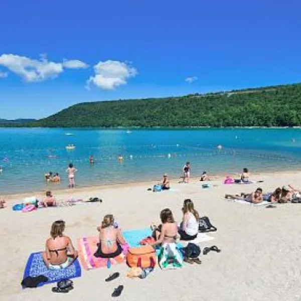 camping-domaine-de-chalain-jura-hh6pd