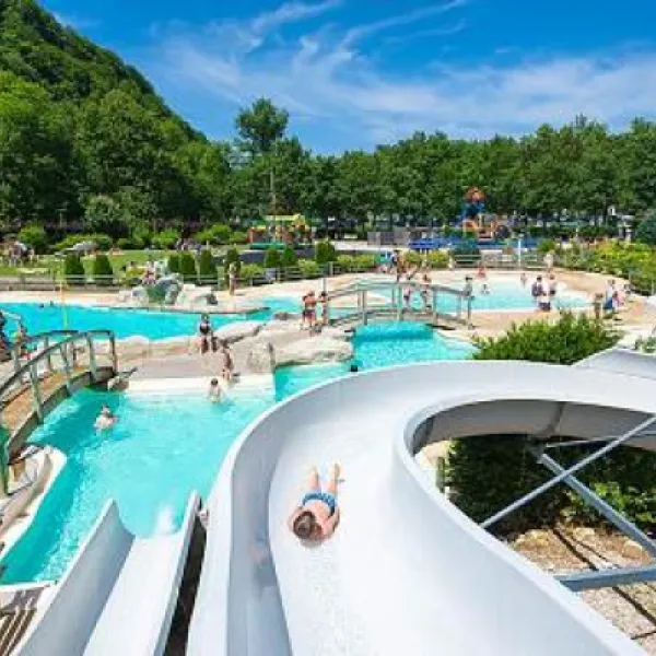 camping-domaine-de-chalain-jura-nprjj