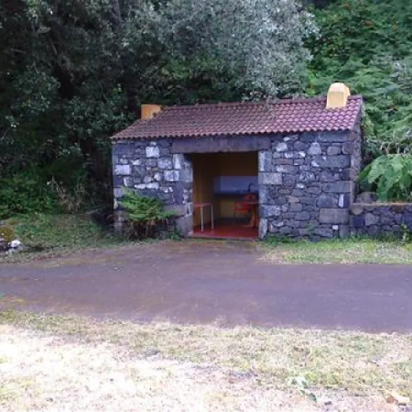 parque-de-campismo-municipal-da-furna-so-roque-9xcuj